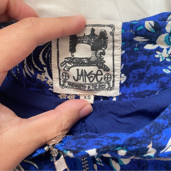 Jaase zipper blue floral zip up blouse - Picture 7 of 7